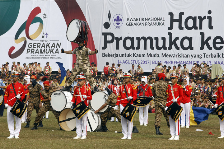 Beragam atraksi ditampilkan untuk menyemarakkan Peringatan Hari Pramuka ke-56 dan pembukaan Raimuna Nasional Gerakan Pramuka 2017 di Bumi Perkemahan Cibubur, Jakarta.
