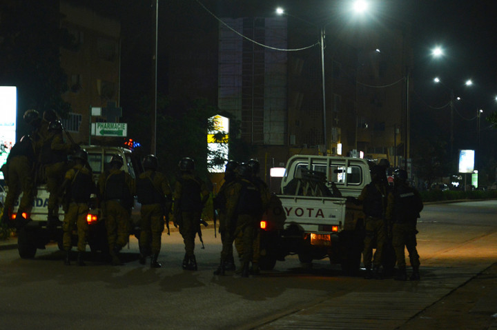 Otoritas Burkina Faso menyebut, sedikitnya 17 orang tewas dan 8 orang luka-luka dalam insiden ini. Dandjinou menyebut jumlah itu masih sementara, karena operasi keamanan terus berlanjut. Beberapa orang diketahui masih terjebak di dalam gedung restoran tersebut. 