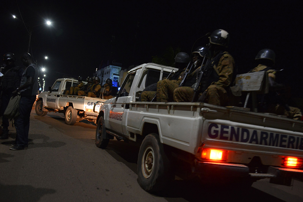 Belum diketahui dalang di balik penembakan ini. Pasukan keamanan Burkina Faso dilaporkan telah menewaskan tiga pelaku penembakan. Tidak disebut secara pasti jumlah pelaku penembakan, hanya disebut ada sejumlah pria bersenjata yang menyerbu restoran tersebut. 