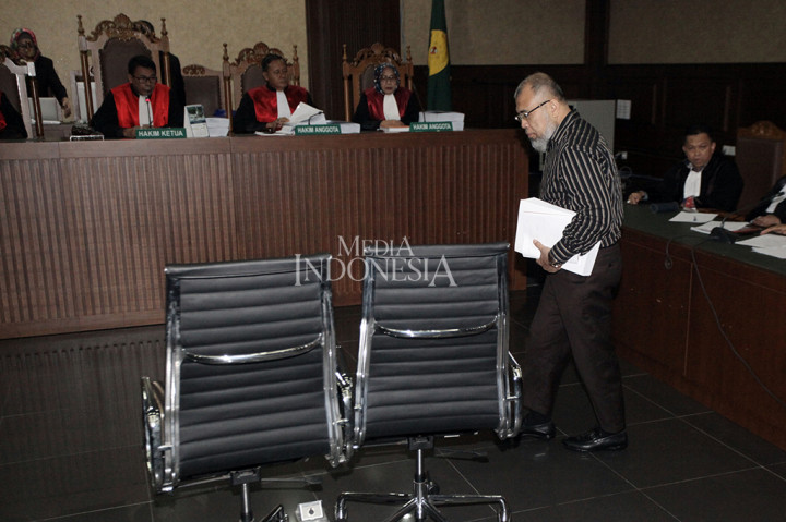 Terdakwa kasus dugaan suap judicial review di Mahkamah Konstitutsi (MK) Patrialis Akbar menjalani sidang pembacaan tuntutan di Pengadilan Tipikor, Jakarta.