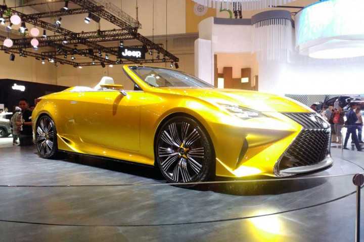 Lexus LF-C2 dibekali velg berbahan alloy berukuran 20 inci dengna lima palang utama.