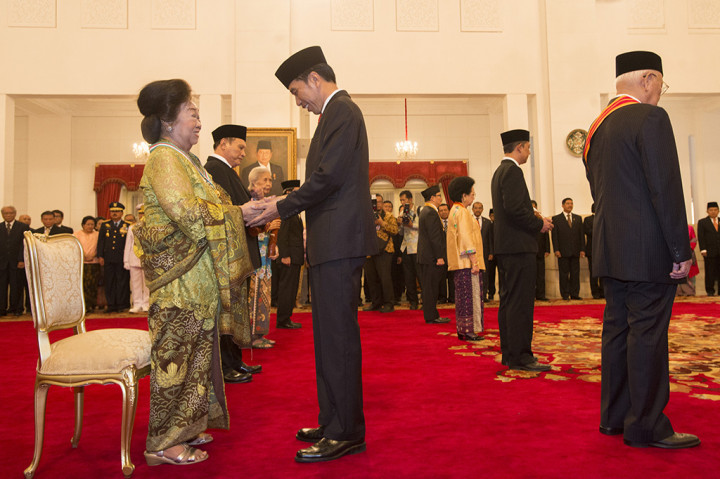 Bintang Penegak Demokrasi diberikan kepada Komisioner Komisi Pemilihan Umum RI periode 2012-2017 Hadar Nafis Gumay. Terakhir, Bintang Budaya Parama Dharma diberikan ke almarhum Soerjatmoko (filsuf, pendidik) almarhum Dullah (pelukis) dan Toety Heraty Noerhadi Roosseno (penulis).
