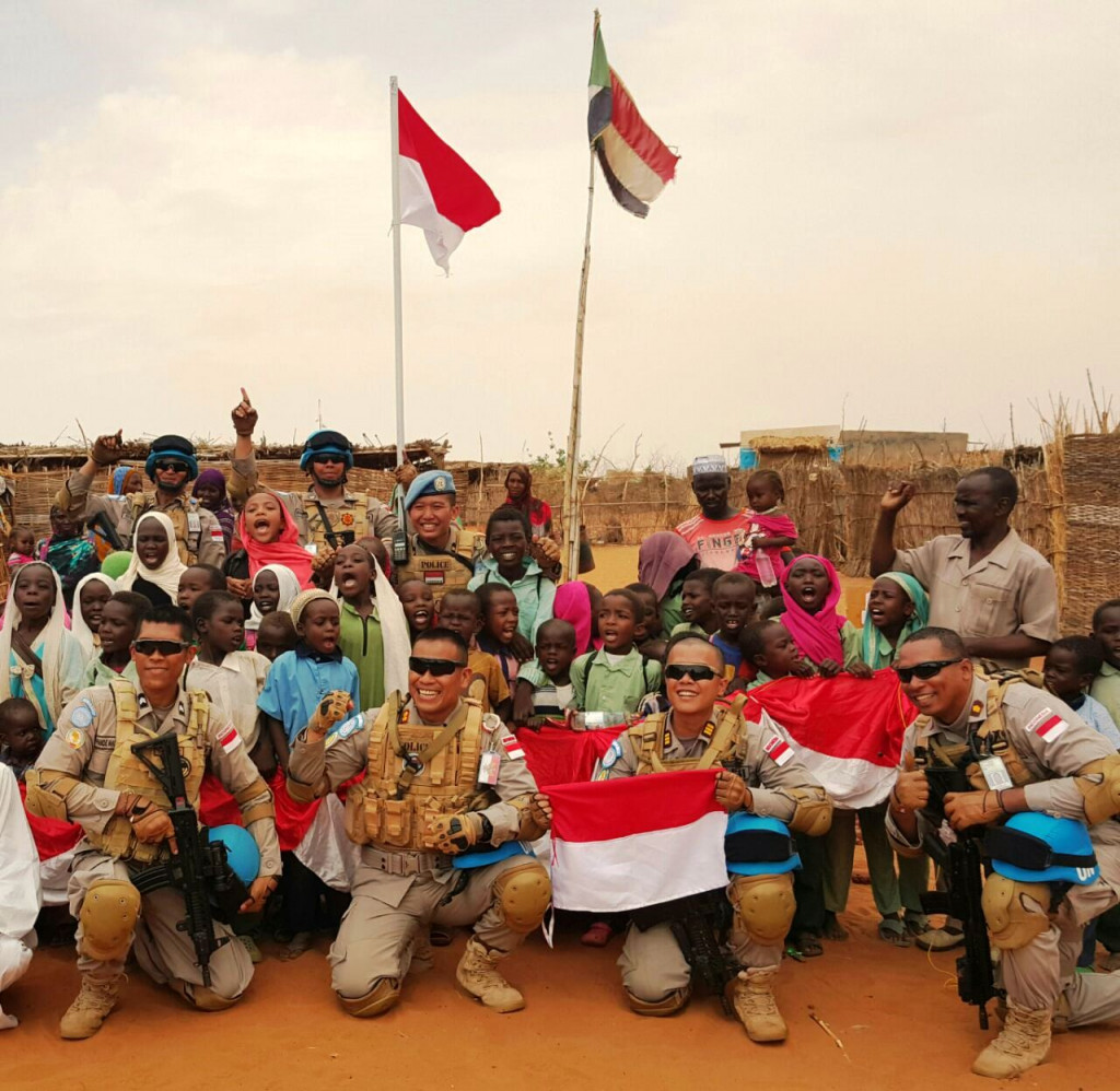 Perlombaan memperingati HUT ke-72 RI ini dipimpin Kasatgas FPU 9 AKBP Ahmad Arif Sopiyan. Turut dalam rombongan Wakasatgas Kompol Arthur Sameaputy, Kasi Ops AKP Handreas Ardian dan beberapa perwira serta anggota FPU 9 Indonesia.