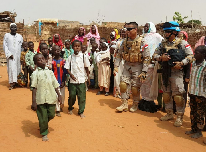 Walau sederhana, namun suasana kegembiraan dan kebersamaan yang tercipta sangat penting artinya bagi psikologis warga pengunggsian. 