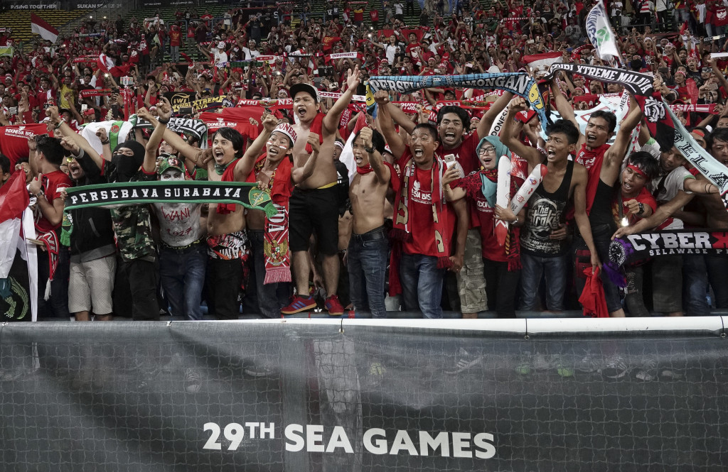 Kegembiraan para supporter Timnas U-22 yang sebagian besar adalah para WNI yang bekerja di Malaysia.