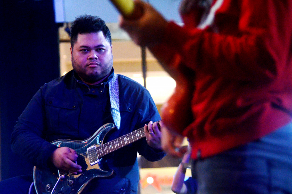 TJ Kusuma (guitar). Tema acara yang bekerjasama dengan ICW ini adalah Semangat Anti Korupsi. 