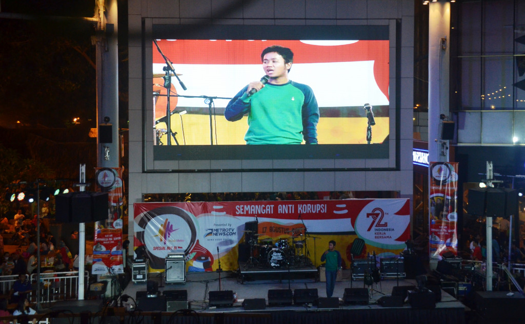 Penampilan lucu dari komika Yudha Keling memancing tawa ratusan penonton yang telah berdatangan sejak siang hari. 