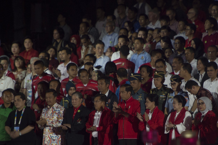 Presiden Jokowi bersama Ketua INASGOC Erick Tohir, Menpora Imam Nahrawi, Vice President OCA Hongkong Timothy Tsun Ting Fok dan Wapres Jusuf Kalla dalam peresmian