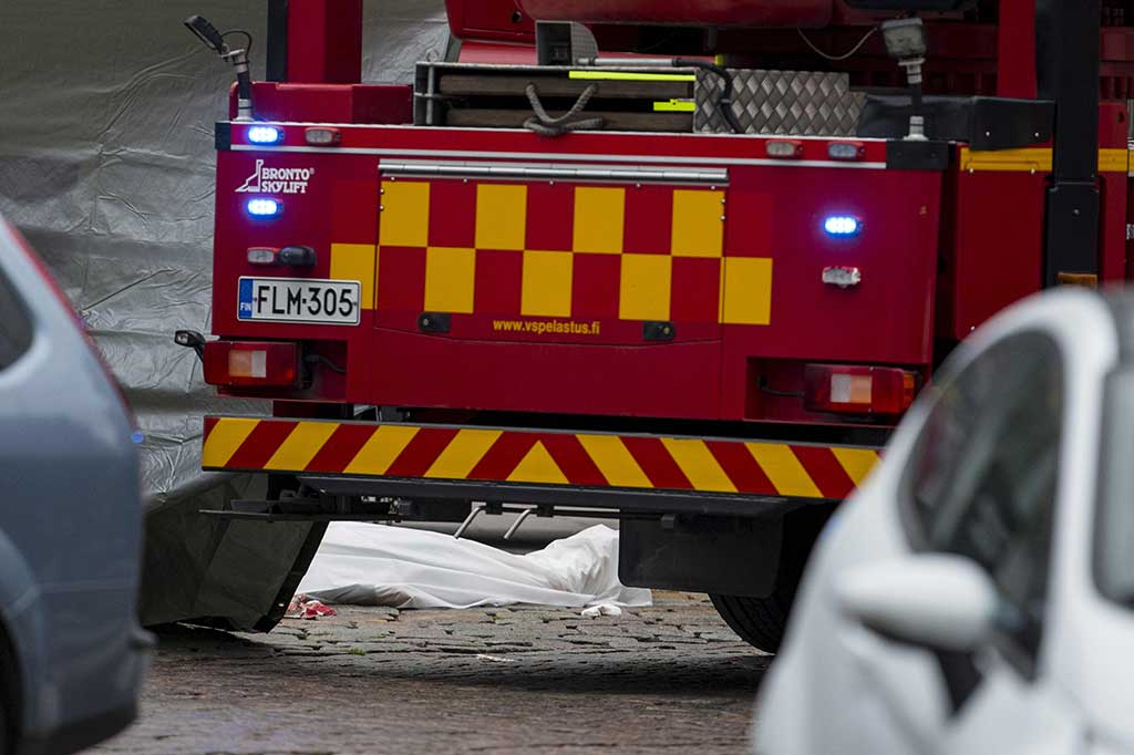 Sedikitnya dua orang tewas dan enam lainnya luka-luka akibat ditikam seorang pria di Kota Turku. Polisi menembak kaki si penyerang dan kemudian membekuknya.