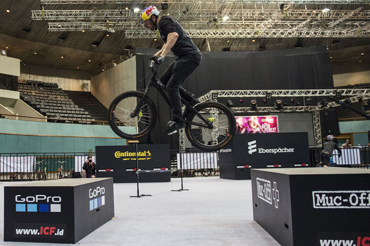 Kehadiran Danny MacAskill dan kawan-kawan di Indonesia untuk mempopulerkan olahraga sepeda trials dan mengampanyekan Asian Games dan Asian Para Games 2018.