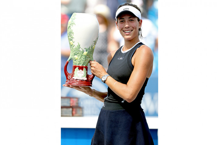 Muguruza menaklukkan Simona Halep dengan skor 6-1, 6-0.