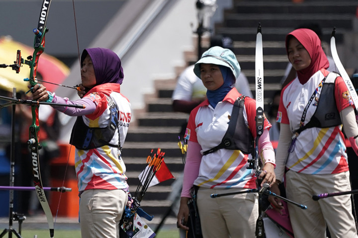 Indonesia menyabet perak setelah kalah dari Malaysia dengan skor akhir 1-5 di set ketiga. 