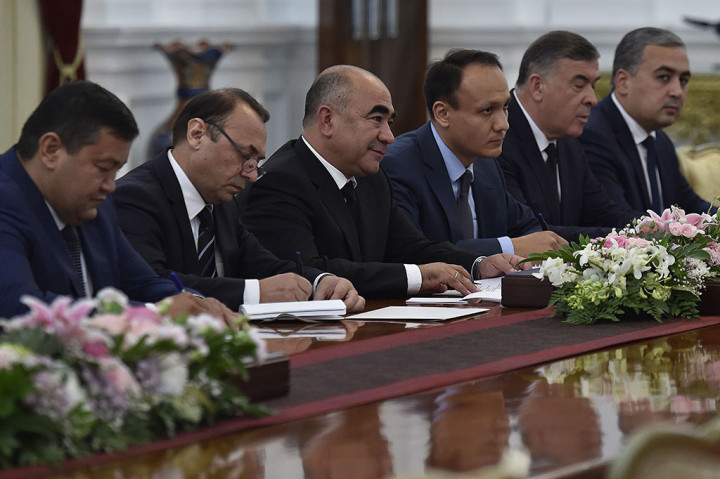 Pembahasan ini sebagai balasan dari pertemuan antara Presiden Jokowi dan Presiden Uzbekistan Shavkat Mirziyoyev di Beijing, China beberapa waktu lalu.