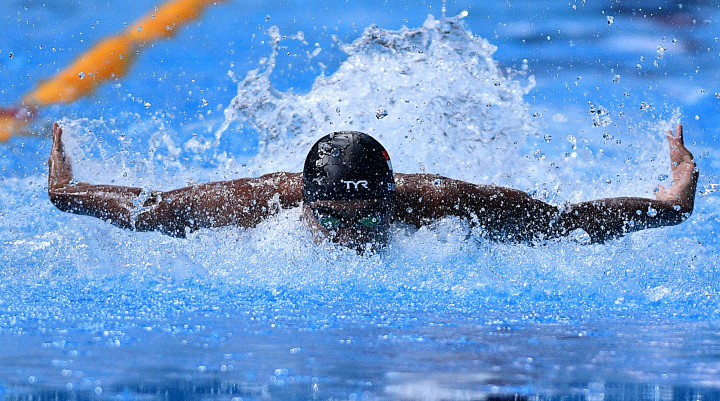 Triady Fauzi Sidiq yang berlaga di final renang 50 meter gaya kupu-kupu menyumbangkan satu lagi medali perak bagi Indonesia.