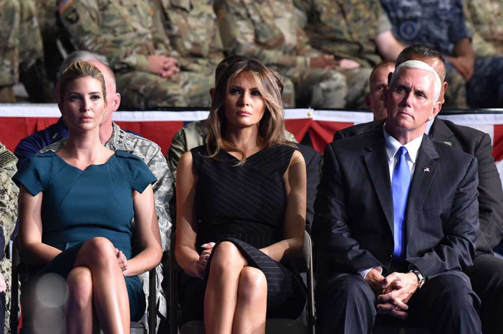 Ibu Negara Melania Trump beserta putrinya Ivanka Trump dan Wakil Presiden Mike Pence hadir dalam acara tersebut.