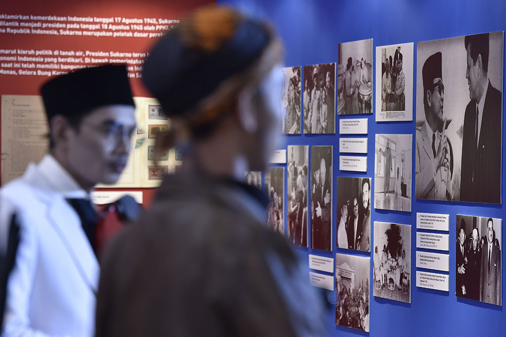 Pameran yang berlangsung hinga 25 Agustus 2017 itu menampilan arsip, foto, dan buku-buku milik Presiden Soekarno.