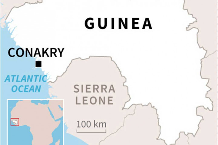 Insiden tersebut terjadi delapan hari setelah tanah longsor dan banjir melanda Freetown, ibu kota negara tetangga Sierra Leone, yang menewaskan hampir 500 orang. Setidaknya 600 orang juga dinyatakan hilang.