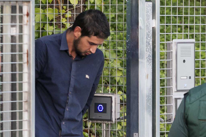 Salah El Karib saat digelandang keluar dari penjara.