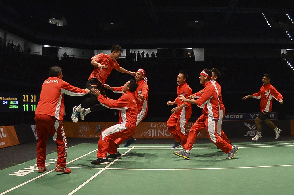 Tim bulu tangkis Indonesia berhasil mempersembahkan medali emas setelah mengalahkan Malaysia dengan skor 3-0.