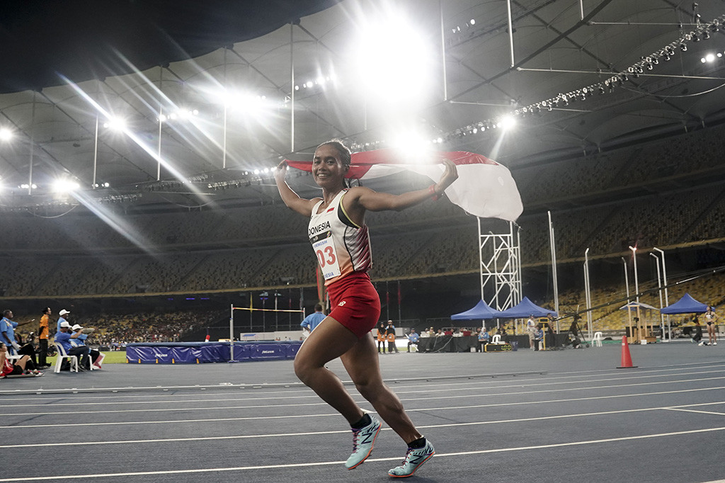 Atlet atletik putri Indonesia, Triyaningsih, sukses menyabet medali emas nomor lari 10 ribu meter putri SEA Games 2017.