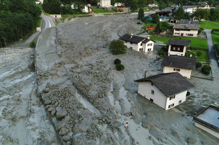 Bencana longsor tersebut terjadi pada Rabu (23/8/2017) waktu setempat. Lokasi longsor berada di lembah terpencil Val Bondasca, Cantone dei Grigion.