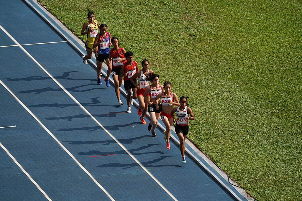 Setelah sukses merebut medali emas di nomor lari 10 Km putri, Triyaningsih harus puas dengan perunggu pada nomor 5000 meter di Bukit Jalil, Kuala Lumpur.  Triyaningsih, mencatat waktu 17.36,95.