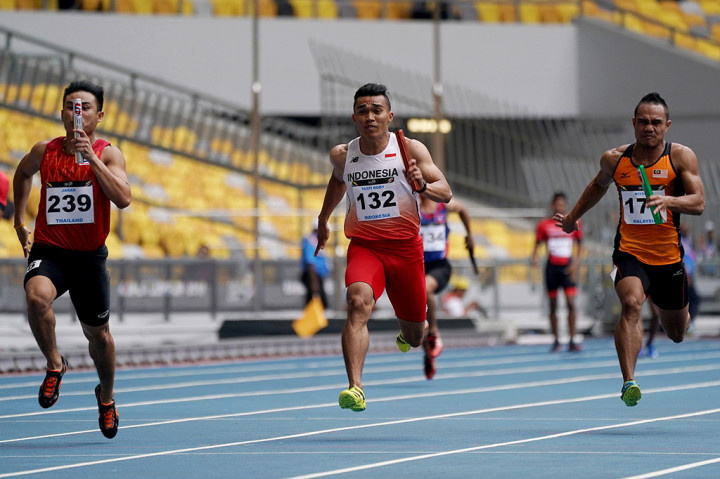 Sementara itu, Indonesia juga merebut medali perak dari nomor estafet 4x100 meter putra.