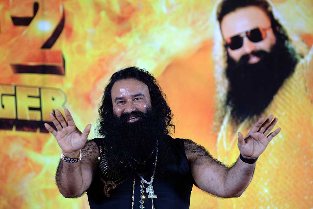 Pengadilan setempat dalam putusannya, Jumat, menyatakan Singh bersalah melakukan pemerkosaan terhadap dua perempuan pengikutnya pada 2002.

Singh langsung ditahan setelah persidangan dan vonis terhadapnya akan diumumkan pada Senin (28/8/2017). Sosok berusia 50 tahun itu memimpin sebuah kelompok aliran kepercayaan, yang dinamai Dera Sacha Sauda.