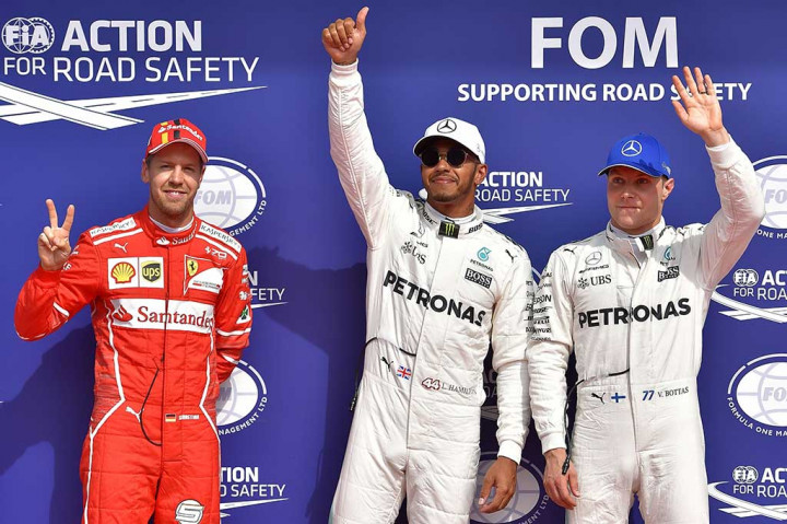 Sementara itu pembalap Ferrari Sebastian Vettel di urutan kedua dengan catatan waktu 1 menit 42,795 detik.