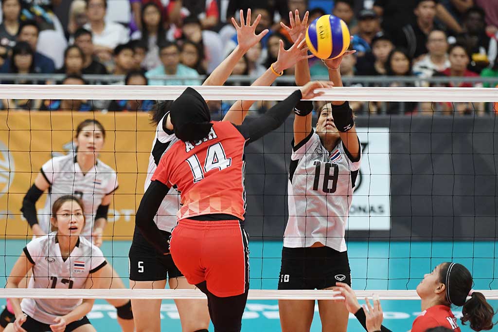 Di set ketiga, Indonesia sempat tertinggal 18-24, namun berkat keuletan Asih dan kawan-kawan berhasil menyamakan kedudukan menjadi 24-24.