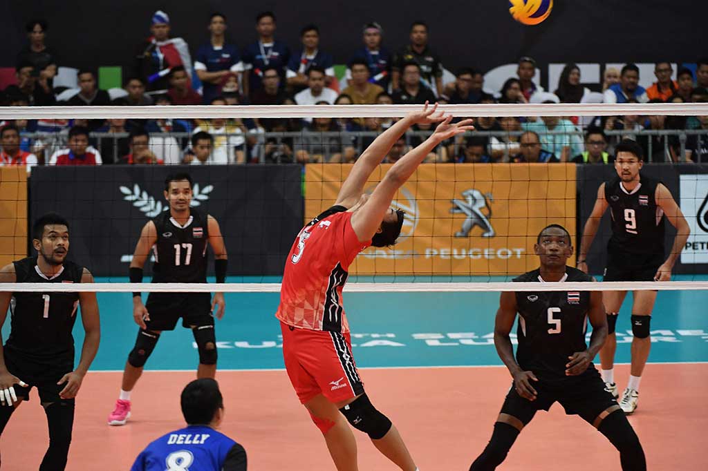 Dio Zulfikri memberikan umpan kepada rekannya.