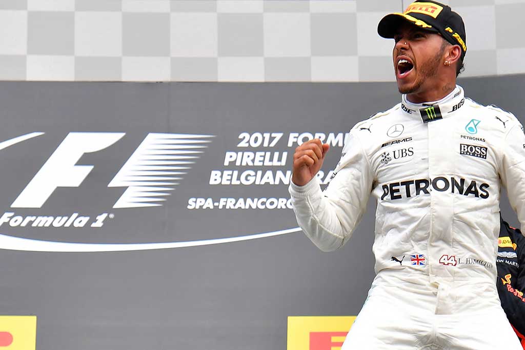 Pembalap Mercedes Lewis Hamilton melakukan selebrasi usai menjadi juara di GP Belgia, Sirkuit Spa-Francorchamps, Spa, Minggu (27/8/2017).
