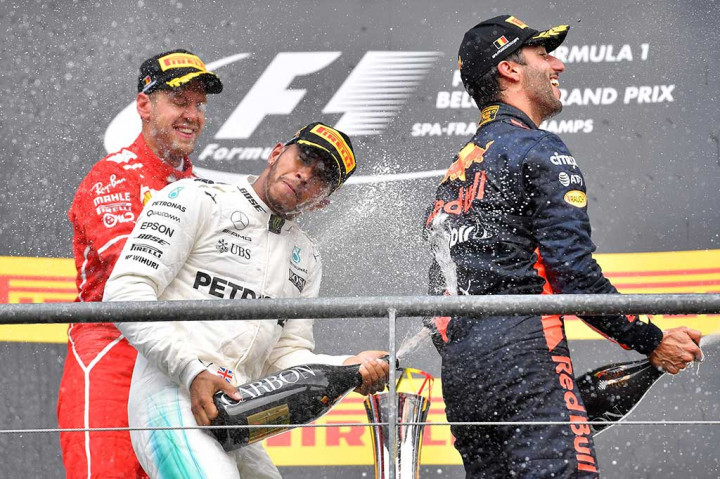 Vettel menempati posisi kedua bersama Ferrari, tertinggal 2,3 detik, sementara pembalap Australia Daniel Ricciardo menempati posisi ketiga untuk Red Bull.