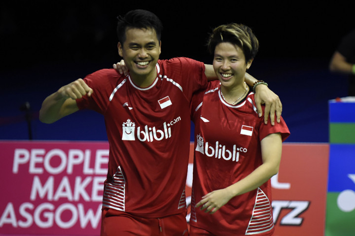 Kepastian itu diraih Tontowi/Liliyana usai menekuk pasangan ranking satu dunia, Zheng Siwei/Chen Qingchen (Tiongkok), dengan skor 15-21, 21-16, 21-15.