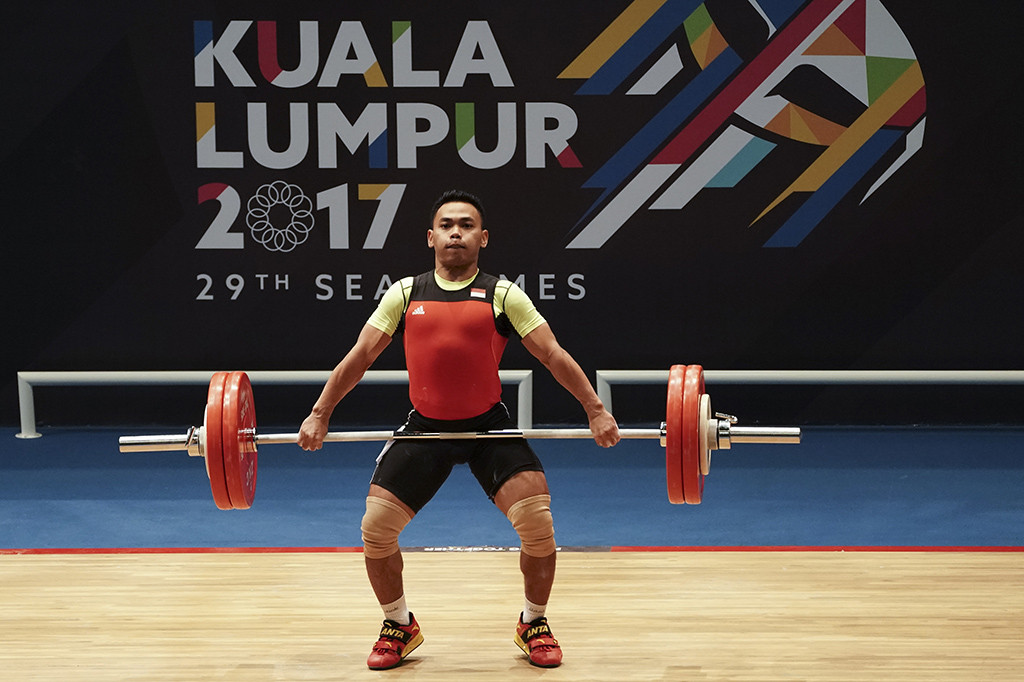 Eko Yuli memperoleh medali perak dengan total angkatan 306 kg, kalah tipis dari peraih medali emas Trinh Van Vinh yang mencatat total angkatan 307 kg.