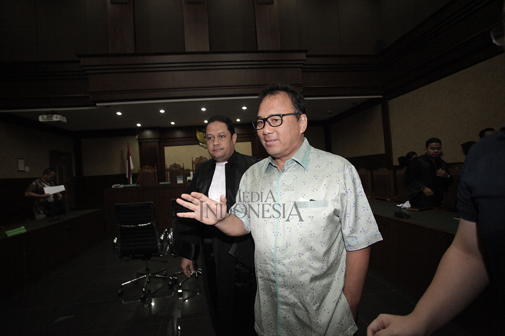 Terdakwa kasus suap uji materi kepada mantan hakim Mahkamah Konstitusi (MK) Patrialis Akbar, Basuki Hariman divonis tujuh tahun penjara dan denda Rp 400 juta subsider tiga bulan kurungan.