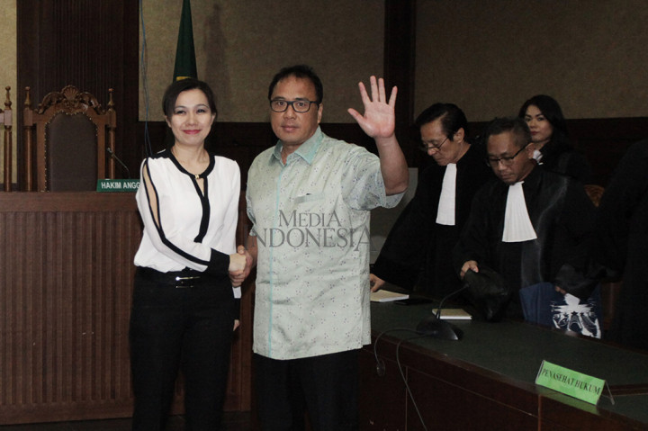 Keduanya terbukti menyuap hakim konstitusi Patrialis Akbar sebesar 50 ribu dolar AS untuk mempengaruhi putusan uji materi Undang-Undang No.41/2014 tentang Perubahan atas Undang-Undang No.18/2009 tentang Peternakan dan Kesehatan Hewan.
