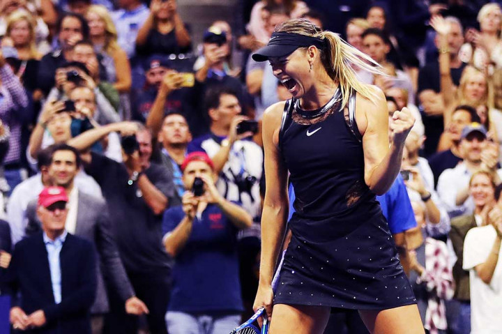 Petenis Rusia Maria Sharapova meluapkan kegembiraannya usai menumbangkan unggulan kedua Simona Halep pada babak pertama AS Terbuka, di  Billie Jean King National Tennis Center, New York, Selasa (29/8/2017) WIB. AFP/ Elsa/Getty Images