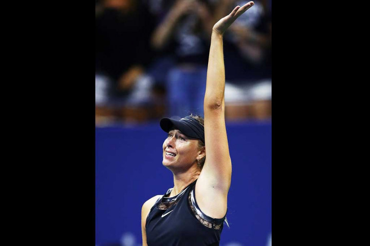 Sharapova, yang gelar utamanya termasuk AS Terbuka 2006, maju ke babak kedua dan akan melawan petenis Hungaria Timea Babos. Babos melaju setelah mengalahkan Viktorija Golubic (Swiss) 7-5, 5-7, dan 7-5. AFP/Clive Brunskill/Getty Images