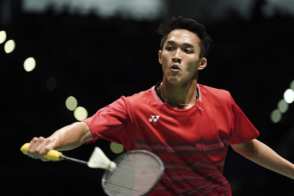 Jonatan sempat mendapatkan perlawanan alot dari lawannya di gim pertama. Tapi setelah sempat berimbang dalam kedudukan 9 sama, Jonatan mampu terus menjauhi perolehan angka Khosit.
