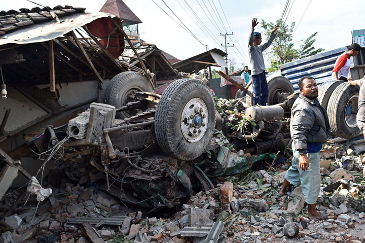Kecelakaan beruntun kembali terjadi di jalan nasional Semarang-Solo tepatnya di Jalan Soekarno-Hatta KM 32, Bawen, Kabupaten Semarang, Jawa Tengah.