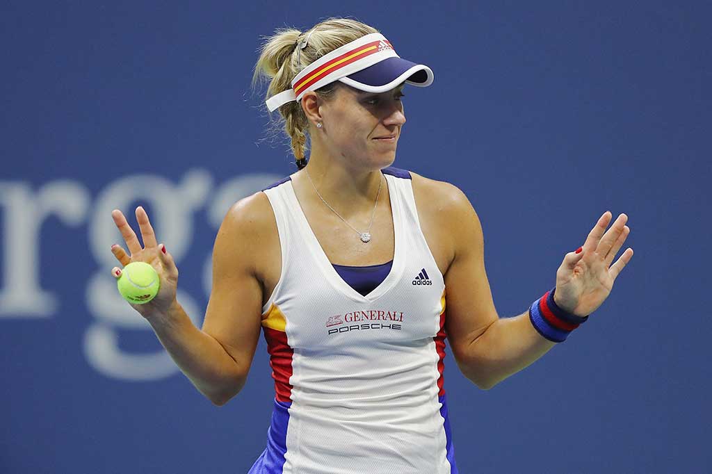 Petenis Jerman Angelique Kerber tidak dapat menyembunyikan kekecewaannya setelah dikalahkan petenis remaja Jepang Naomi Osaka di babak pertama AS Terbuka, Selasa (29/8/2017) waktu setempat.