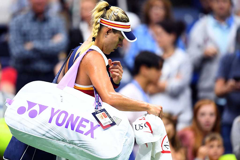 Kerber menjadi juara bertahan putri pertama yang kalah di putaran pertama sejak petenis Rusia Svetlana Kuznetsova pada 2005.