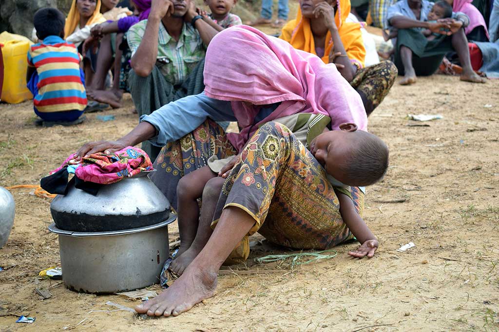 Rohingya ditolak kewarganegaraannya oleh Myanmar dan dianggap sebagai pengungsi gelap dari Bangladesh, meski telah mendiami daerah tempat tinggal mereka selama berabad-abad. Rohingya hidup terpinggirkan dan terkadang mengalami kekerasan.