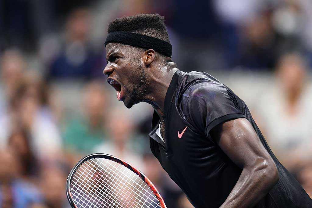 Pada set pertama Federer dipaksa mengakui keunggulan Tiafoe 4-5. Tiafoe melakukan selebrasi setelah pukulan forehandnya masuk ke dalam garis untuk memenangi set pembukaan.