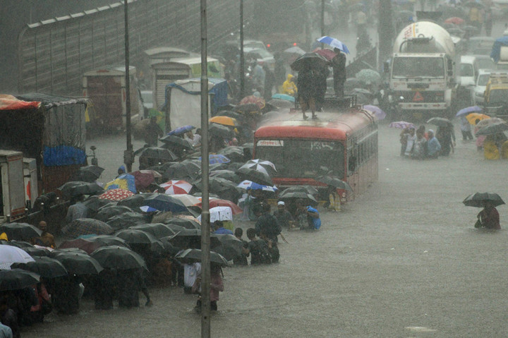 Kota ini dilanda banjir setelah diguyur hujan deras dengan curah hujan mencapai curah hujan sebulan, hanya dalam satu hari.
