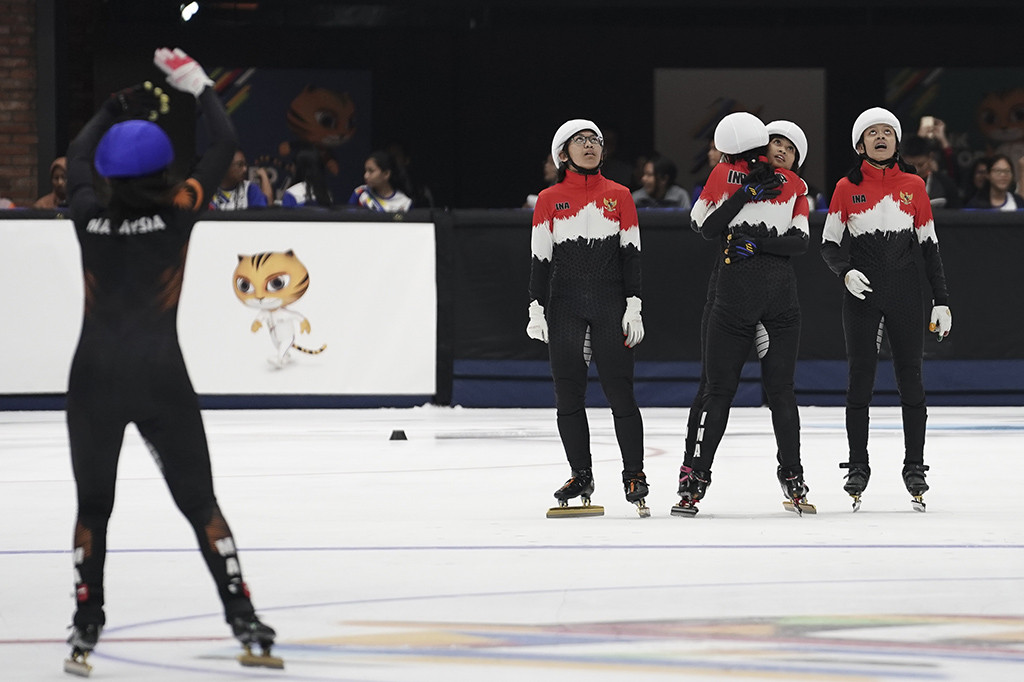 Tim ice skating putri Indonesia harus mengakui keunggulan tuan rumah yang meraih emas dan Singapura yang raih perak.
