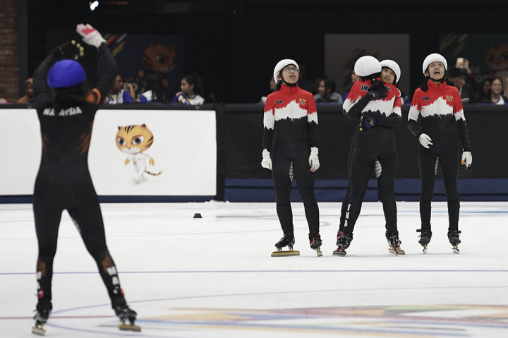 Tim ice skating putri Indonesia harus mengakui keunggulan tuan rumah yang meraih emas dan Singapura yang raih perak.
