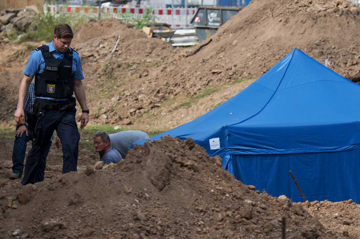 Area dalam radius 1,5 kilometer di sekeliling bom tersebut harus dibersihkan untuk proses evakuasi bom ke tempat yang lebih aman. Bom akan dijinakkan pada Minggu (3/9/2017).