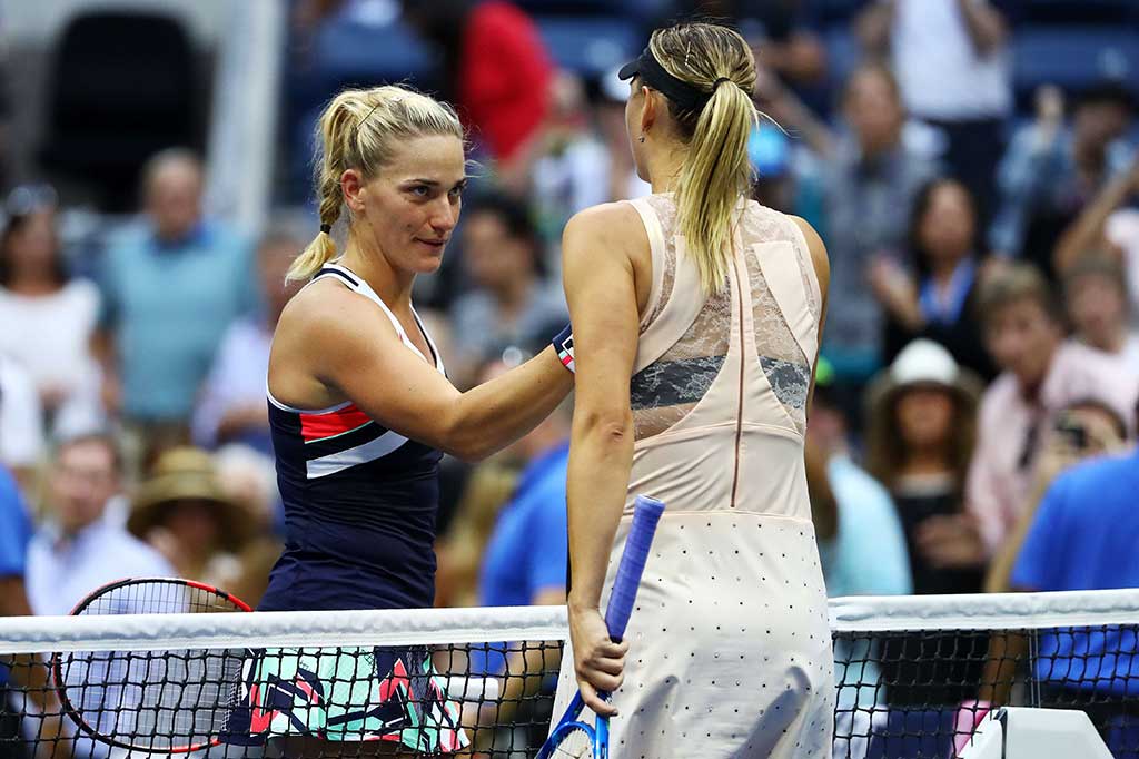 Sharapova mendapat ucapan selamat dari Babos.